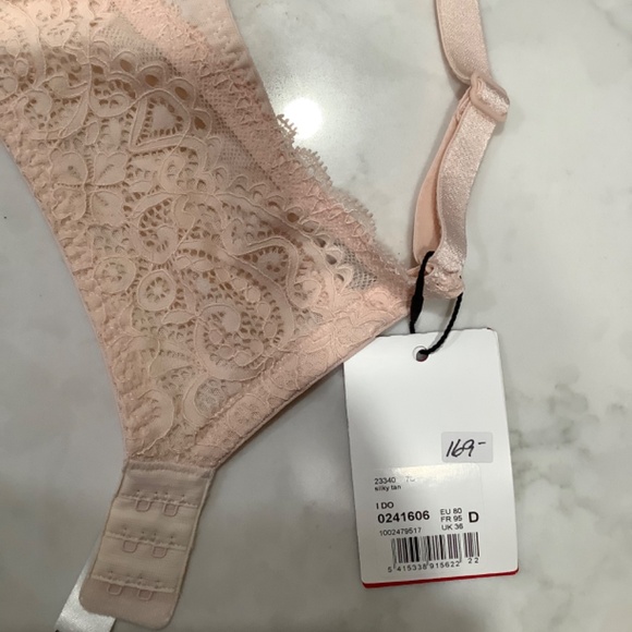 Bras - Picture 6 of 6